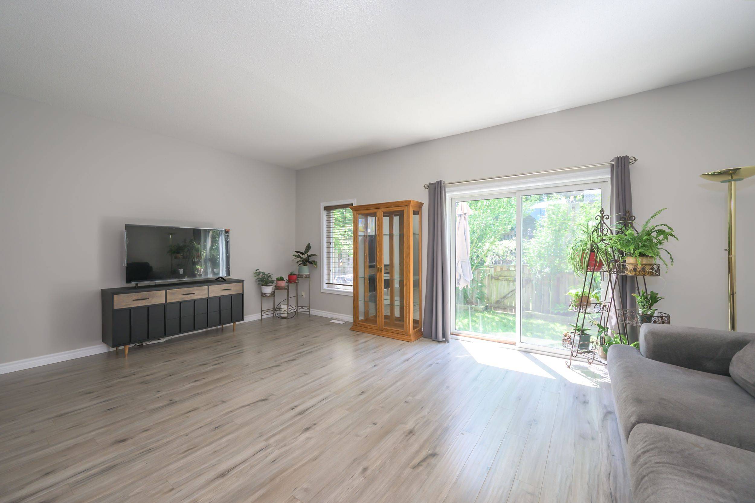 London South, ON N5Z 4Z6,9 Ailsa PL #66
