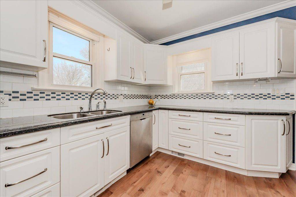 Kitchener, ON N2G 3N8,61 Stirling AVE S