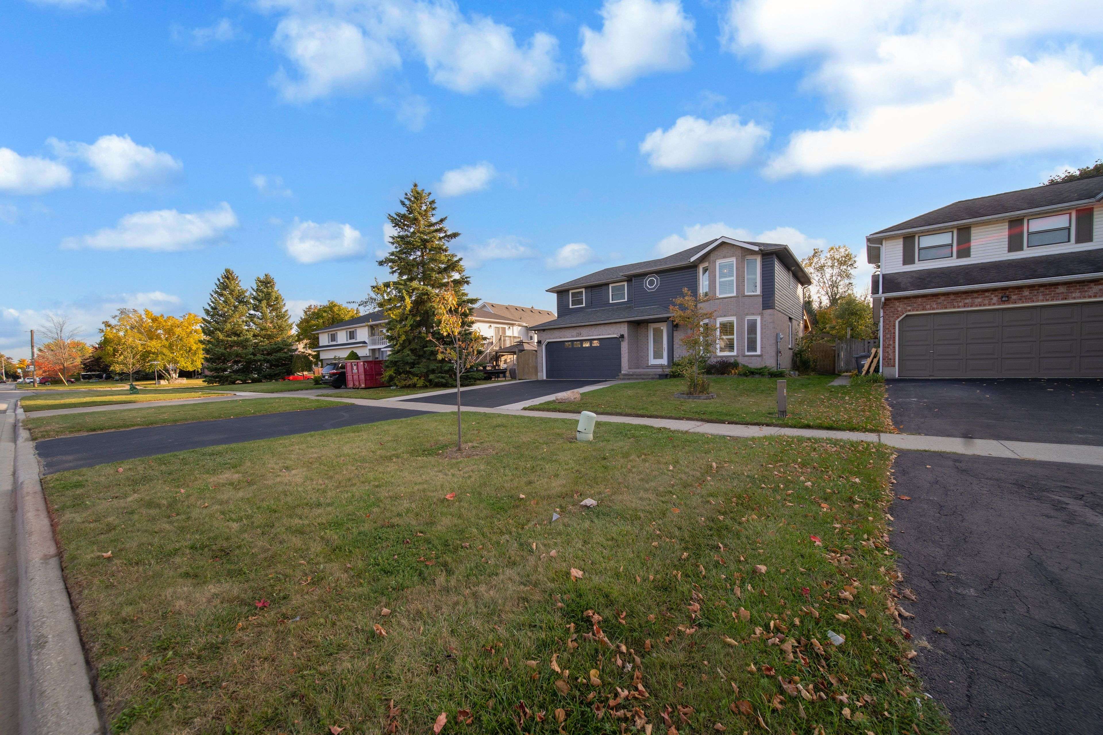 219 Elmira RD S, Guelph, ON N1K 1R1
