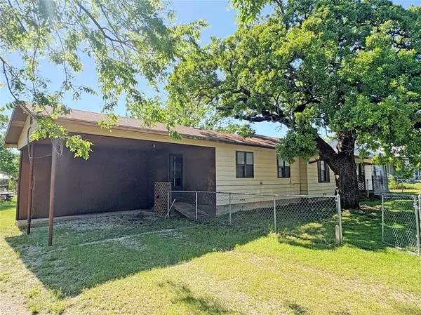 Nocona, TX 76255,607 BAYLOR Street