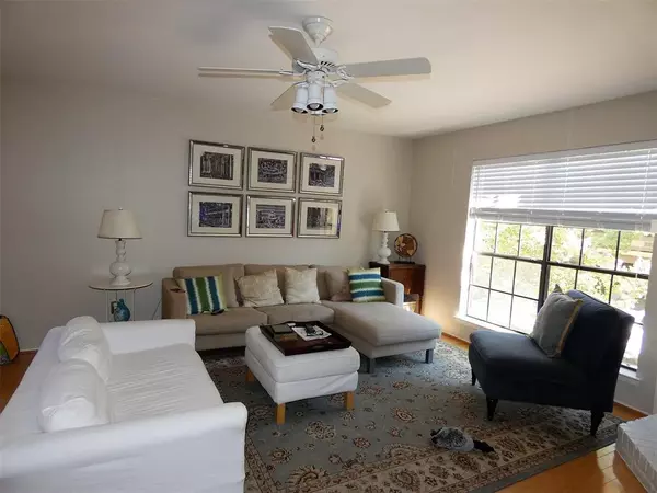 7640 W Greenway Boulevard #2D, Dallas, TX 75209