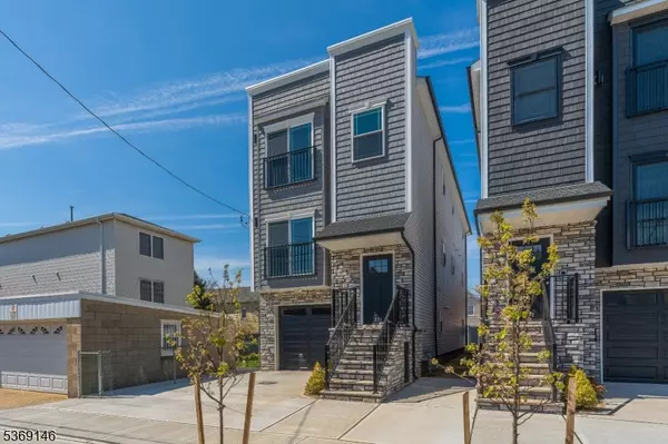 331 High St #2nd, Elizabeth City, NJ 07202