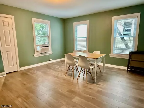 Roselle Park Boro, NJ 07204,416 Chestnut St #2