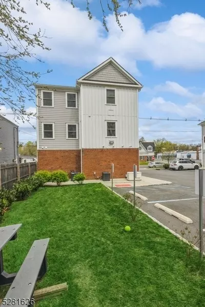 Westfield Town, NJ 07090,352 South Ave #2