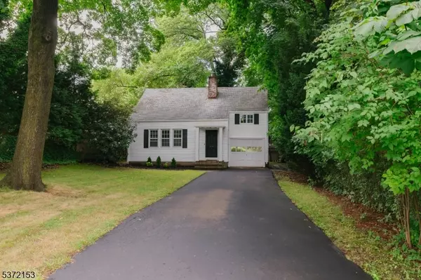 11 S Monroe St, Ridgewood Village, NJ 07450