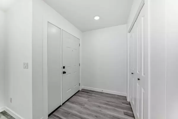 Calgary, AB T2X 1P9,32 Midland PL Southeast