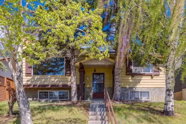6119 Thornaby WAY Northwest, Calgary, AB T2K5K7