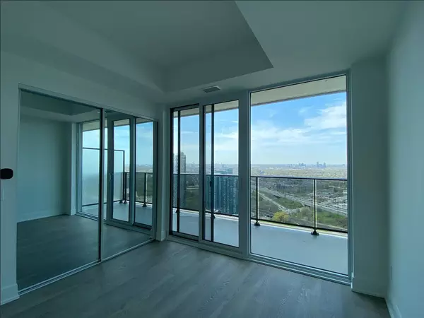 Toronto W06, ON M8V 0C4,70 Annie Craig DR #4008