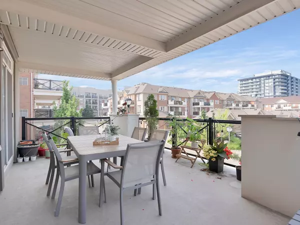2333 Sawgrass DR #201, Oakville, ON L6H 0L2