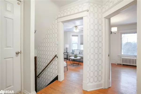 Hamilton, ON L8M 3B1,115 Balsam AVE S #Upper