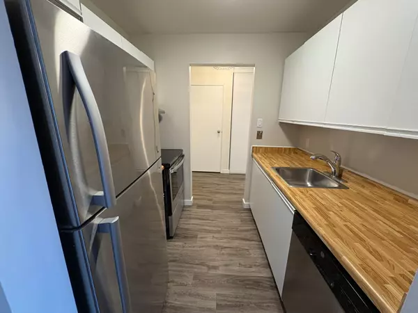 London South, ON N5Z 4X7,733 Deveron CRES #308
