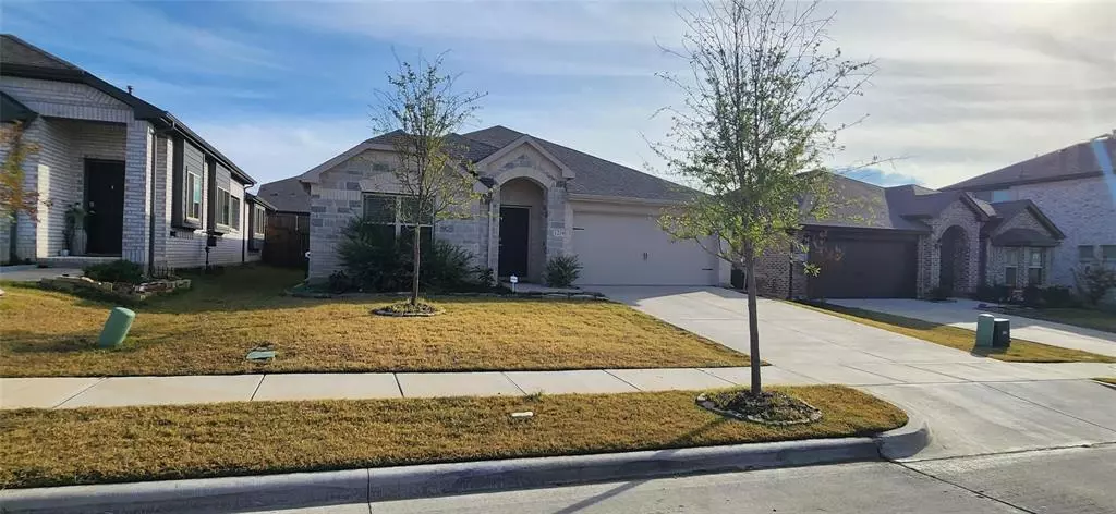 1236 Rosebush Road, Aubrey, TX 76227