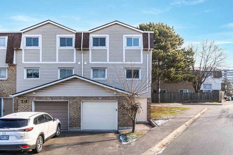 11 Harrisford ST #42, Hamilton, ON L8K 6L7
