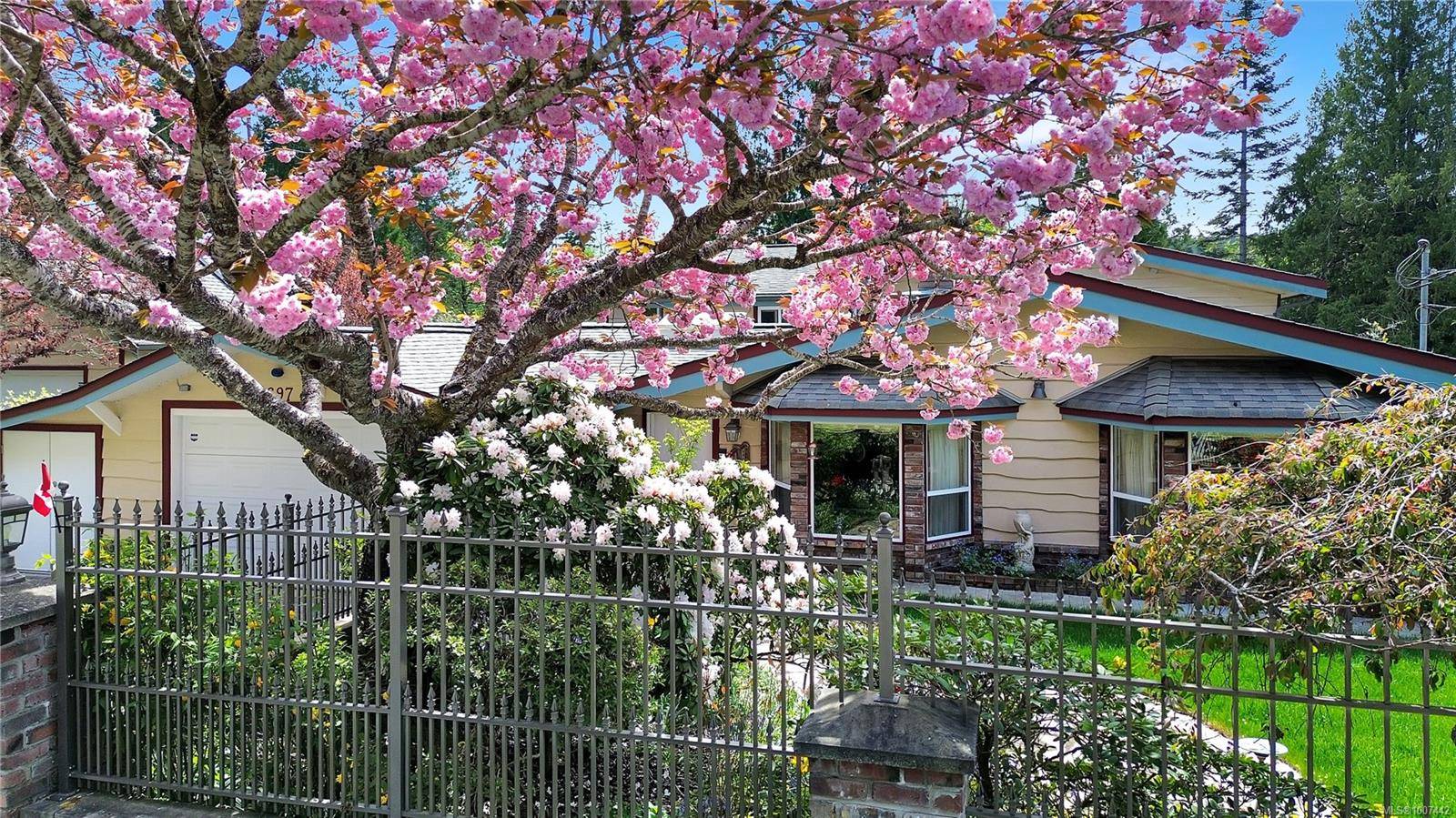 Gabriola Island, BC V0R 1X4,697 Crestwood Rd