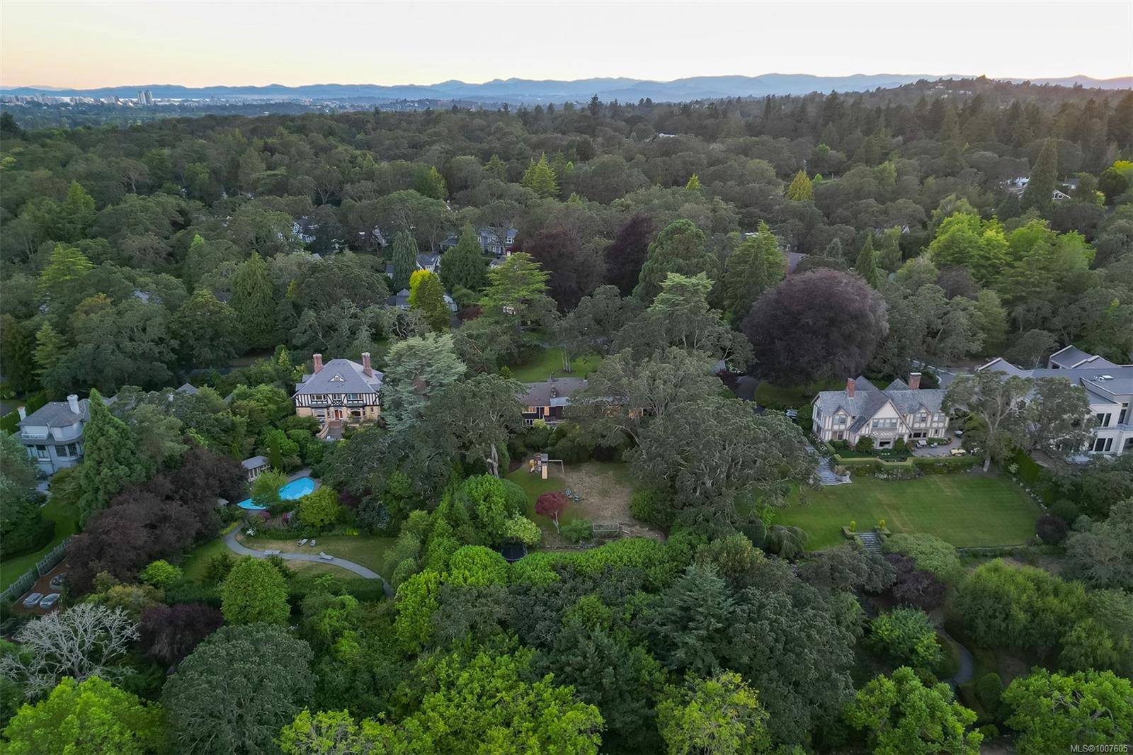 3375 Upper Terrace Rd, Oak Bay, BC V8R 6E5