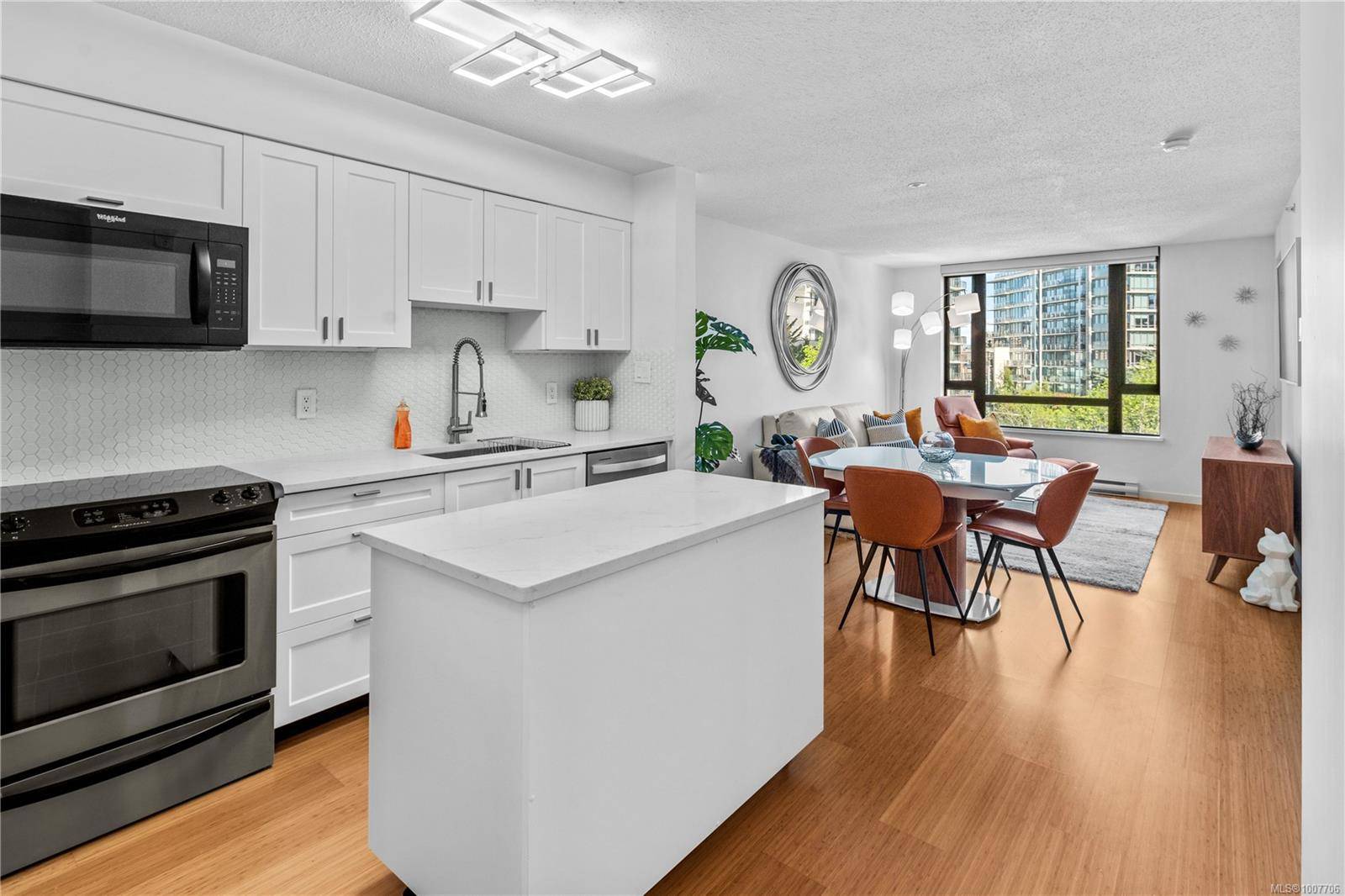 Victoria, BC V8V 3A3,751 Fairfield Rd #501