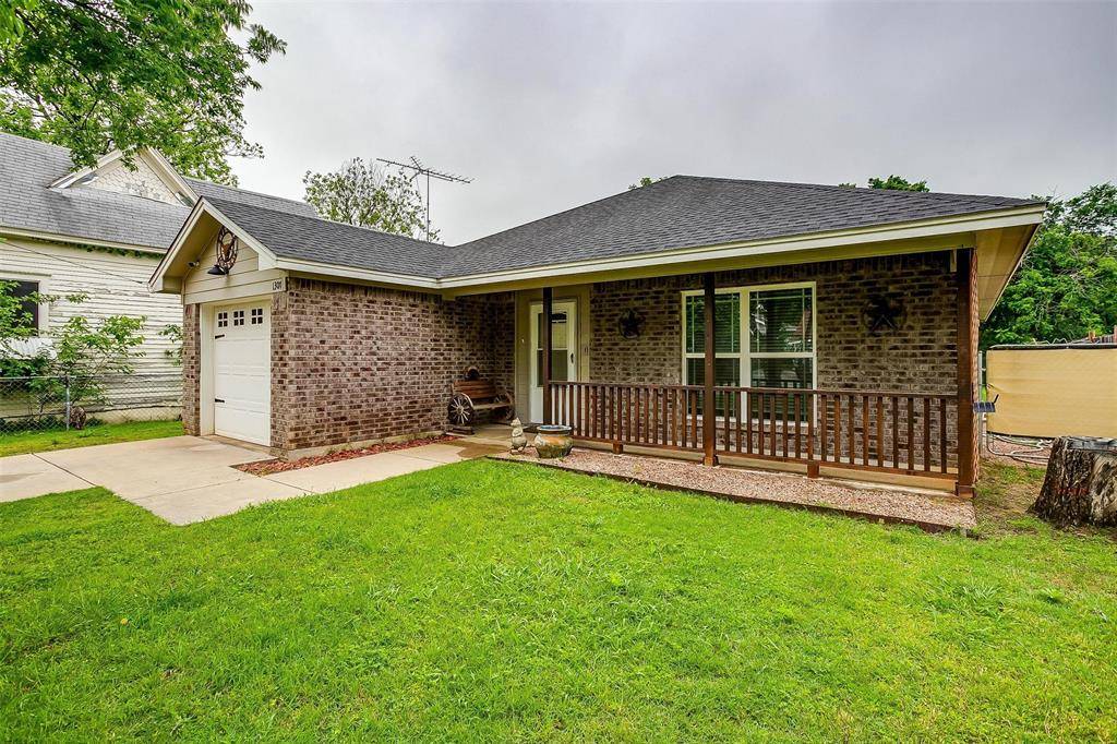 Cleburne, TX 76031,1307 N Robinson Street