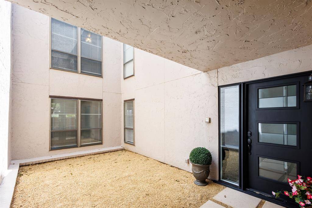 9226 Emberglow Lane, Dallas, TX 75243