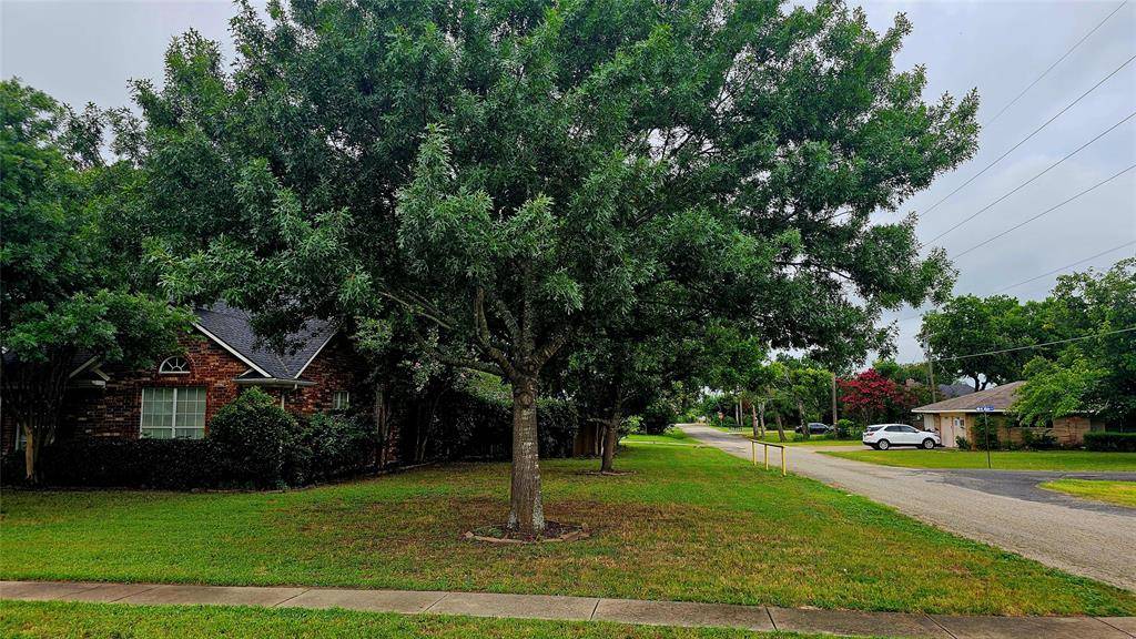 Leonard, TX 75452,907 N Main Street