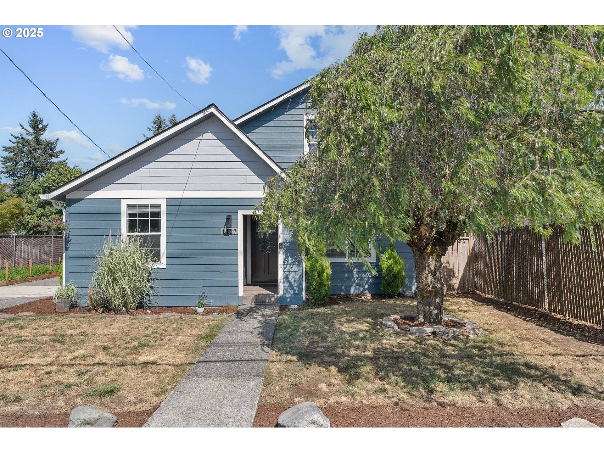 1127 LINN AVE, Oregon City, OR 97045
