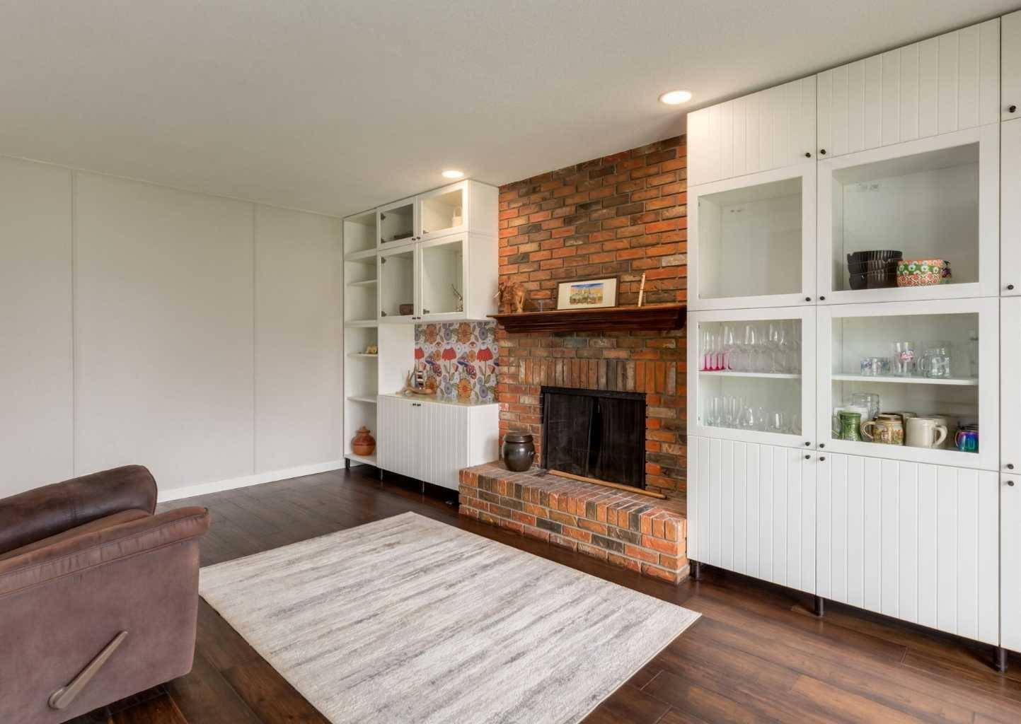Calgary, AB T3B 5G2,127 Silvercreek Close Northwest