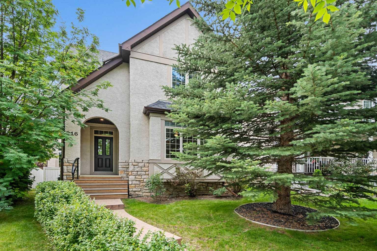 216 Mike Ralph WAY SW, Calgary, AB T3E 0H8