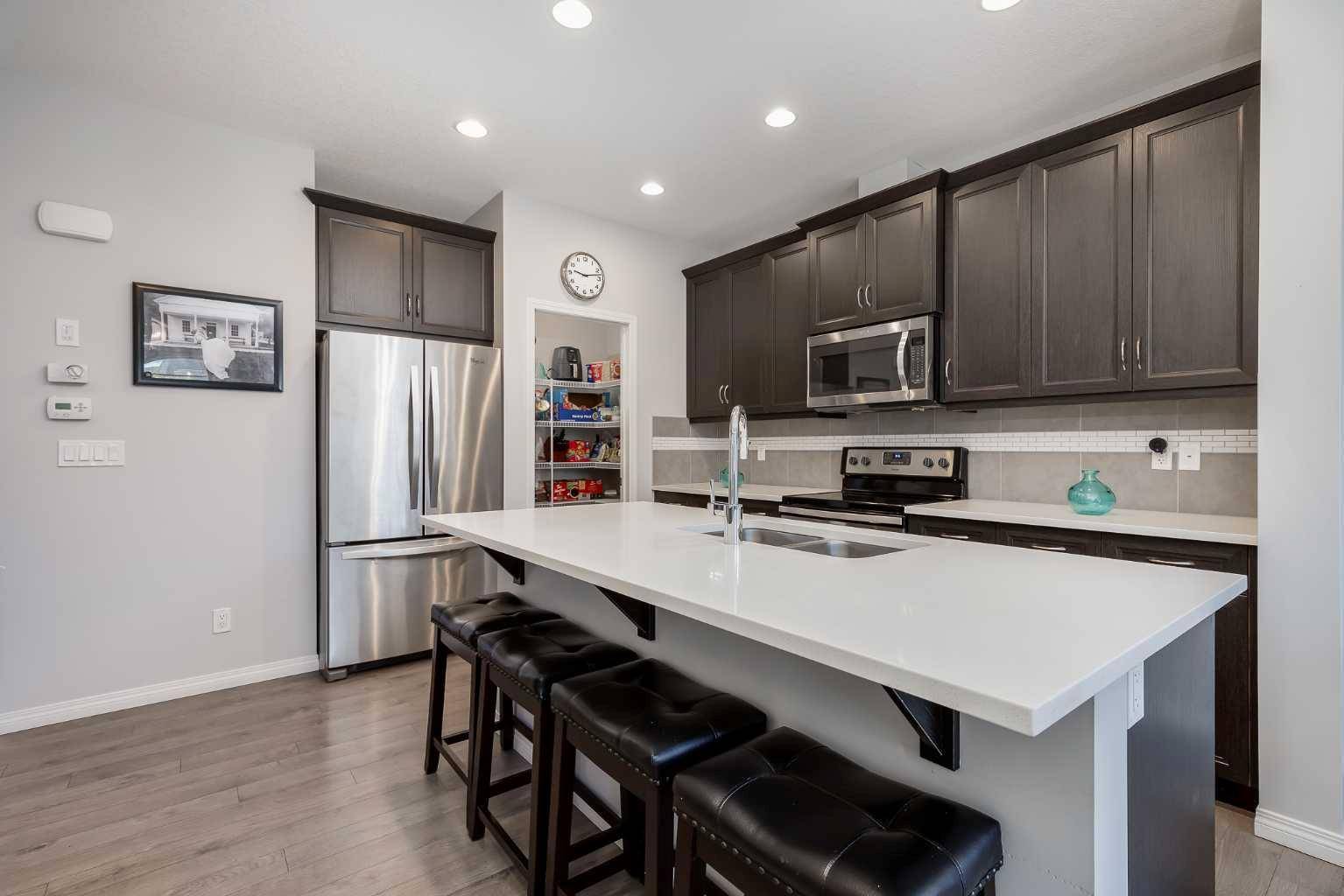 Airdrie, AB T4B 4E2,521 Midtown ST Southwest