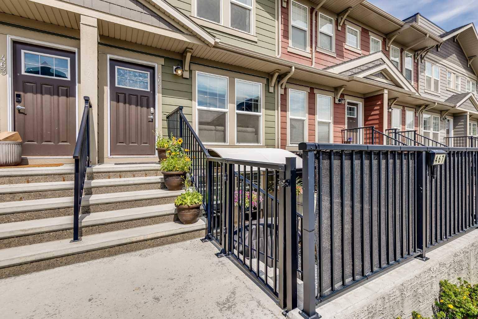 Calgary, AB T3M 3E3,465 Cranbrook SQ Southeast