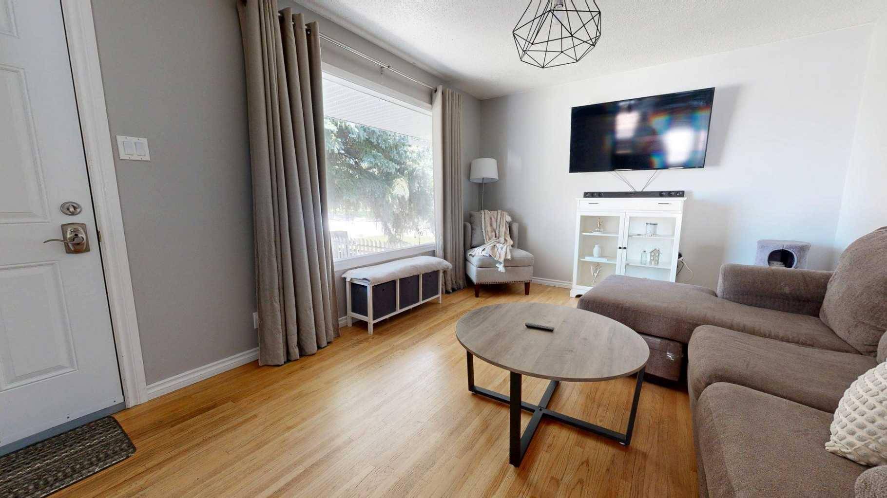Lethbridge, AB T1H 3H6,1118 18 ST N