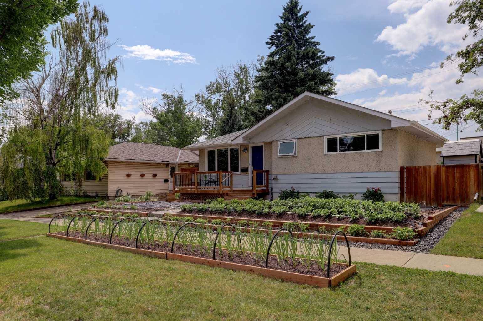 3803 19 ST NW, Calgary, AB T2L 2B3