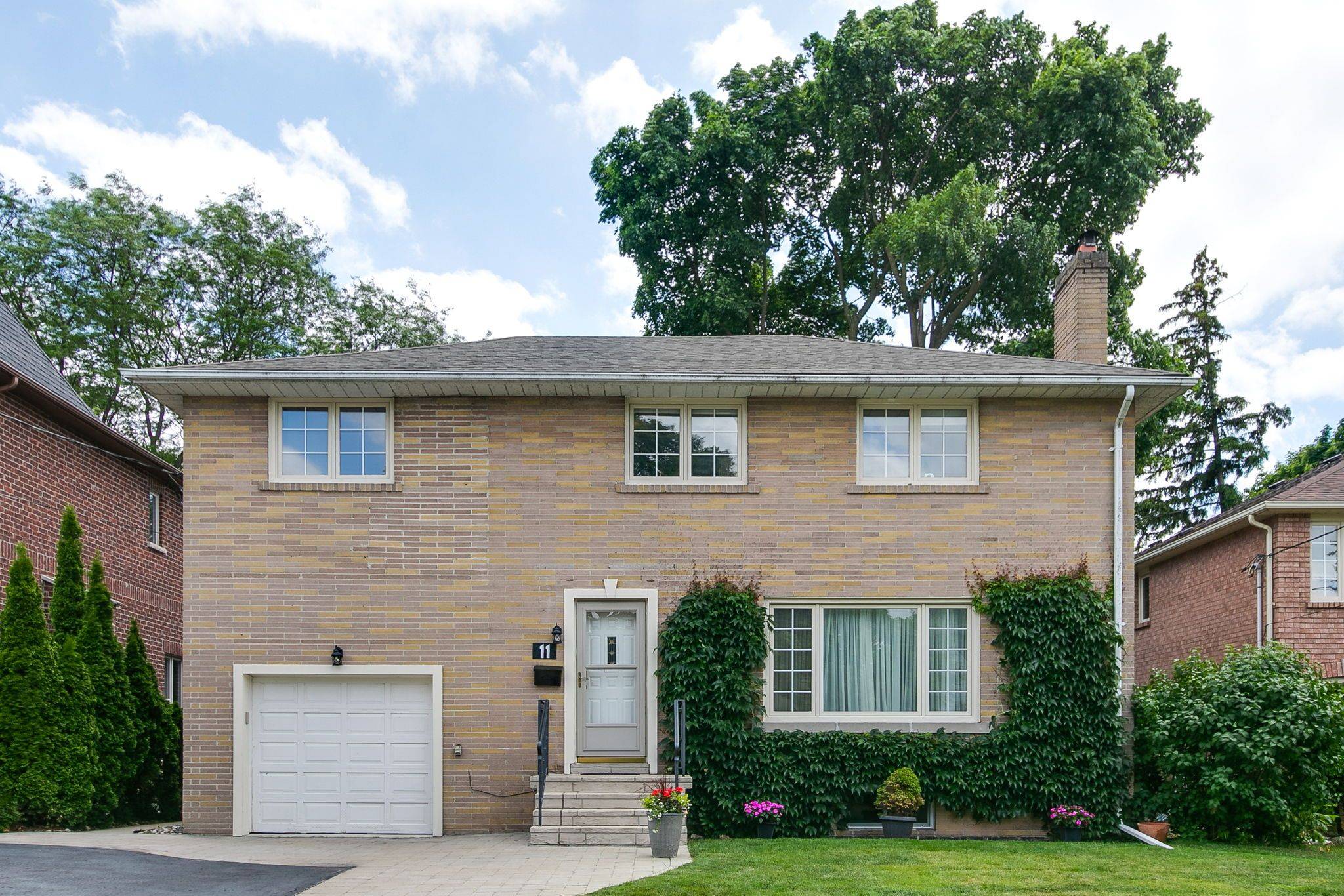 Toronto C14, ON M2M 2G9,11 Urbandale AVE