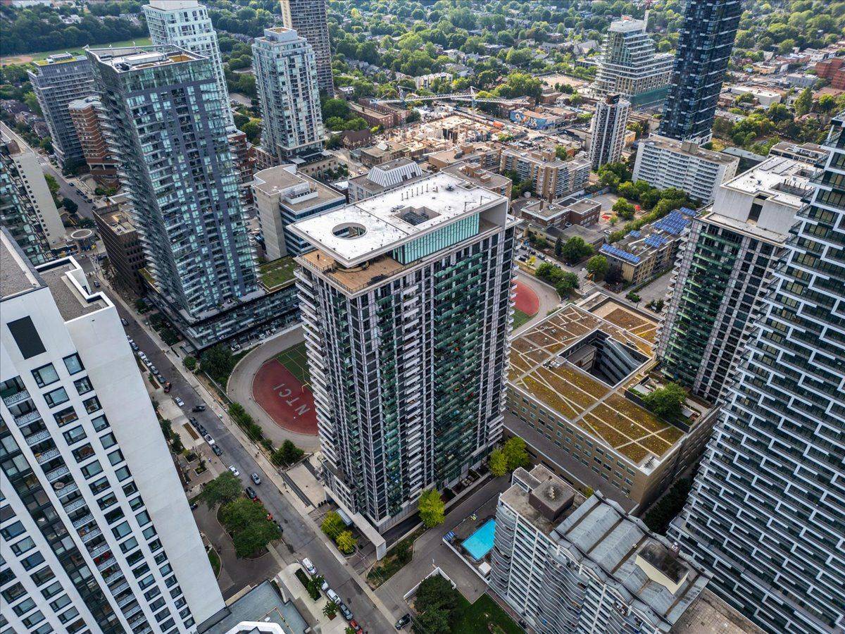 70 Roehampton AVE #PH15, Toronto C10, ON M4P 1R2