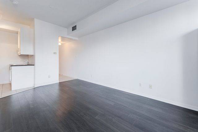 Toronto C01, ON M5V 3N5,550 Front ST W #427