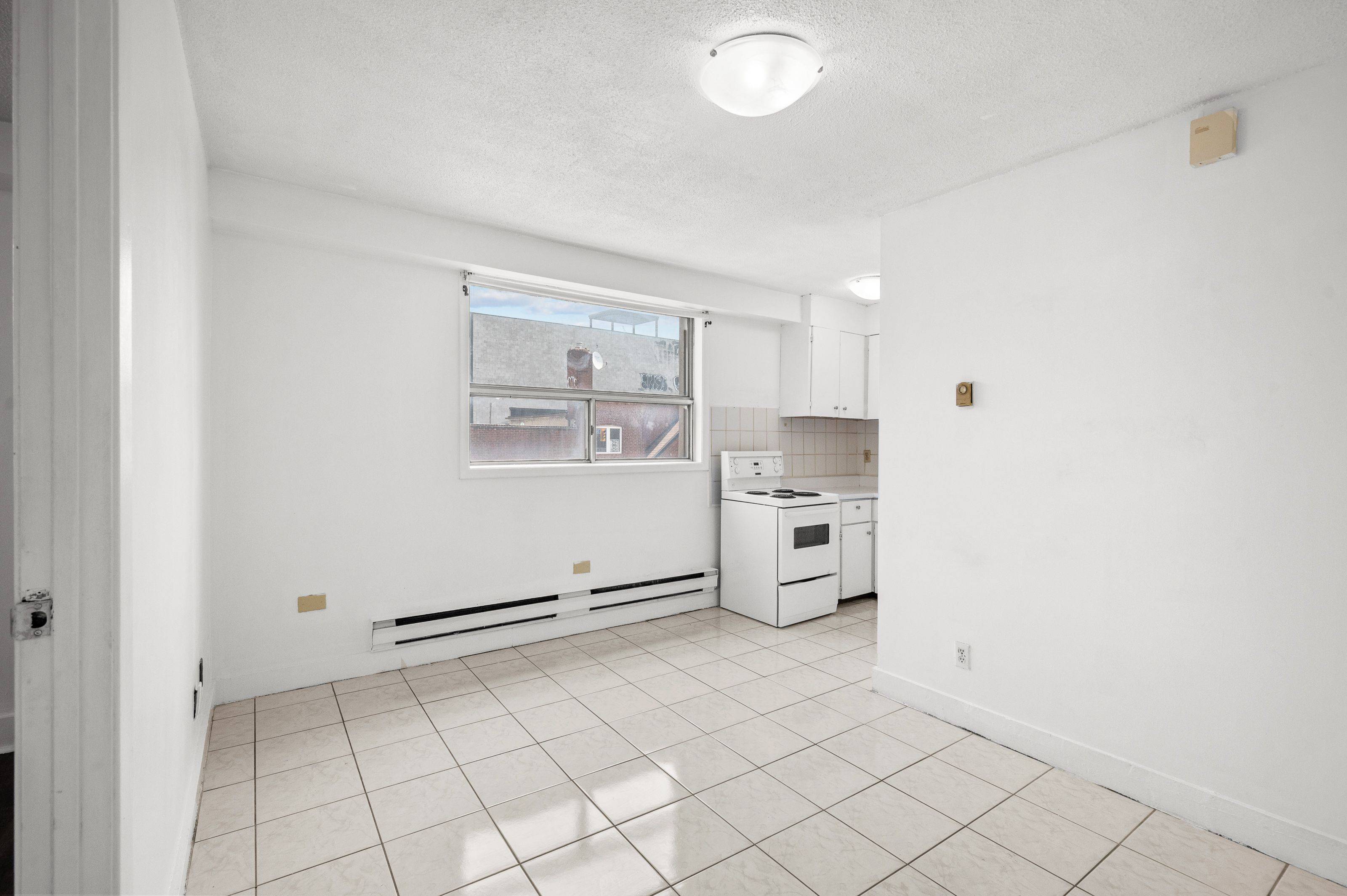 Toronto C01, ON M6K 2B4,638 Dufferin ST #4
