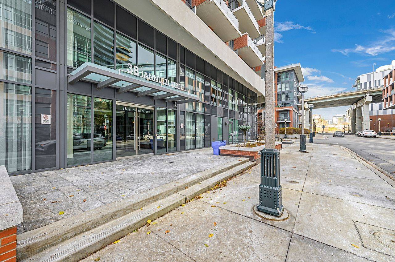 Toronto C01, ON M5V 0S2,38 Iannuzzi ST #611