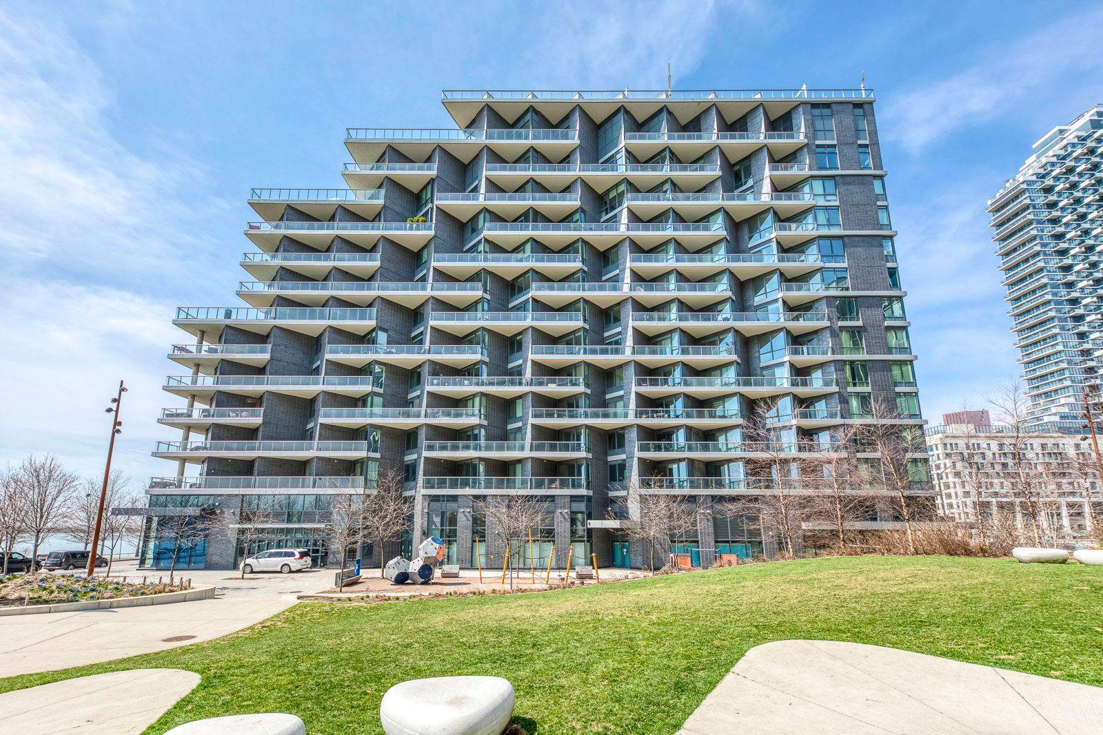 Toronto C01, ON M5A 0L1,1 Edgewater DR #612