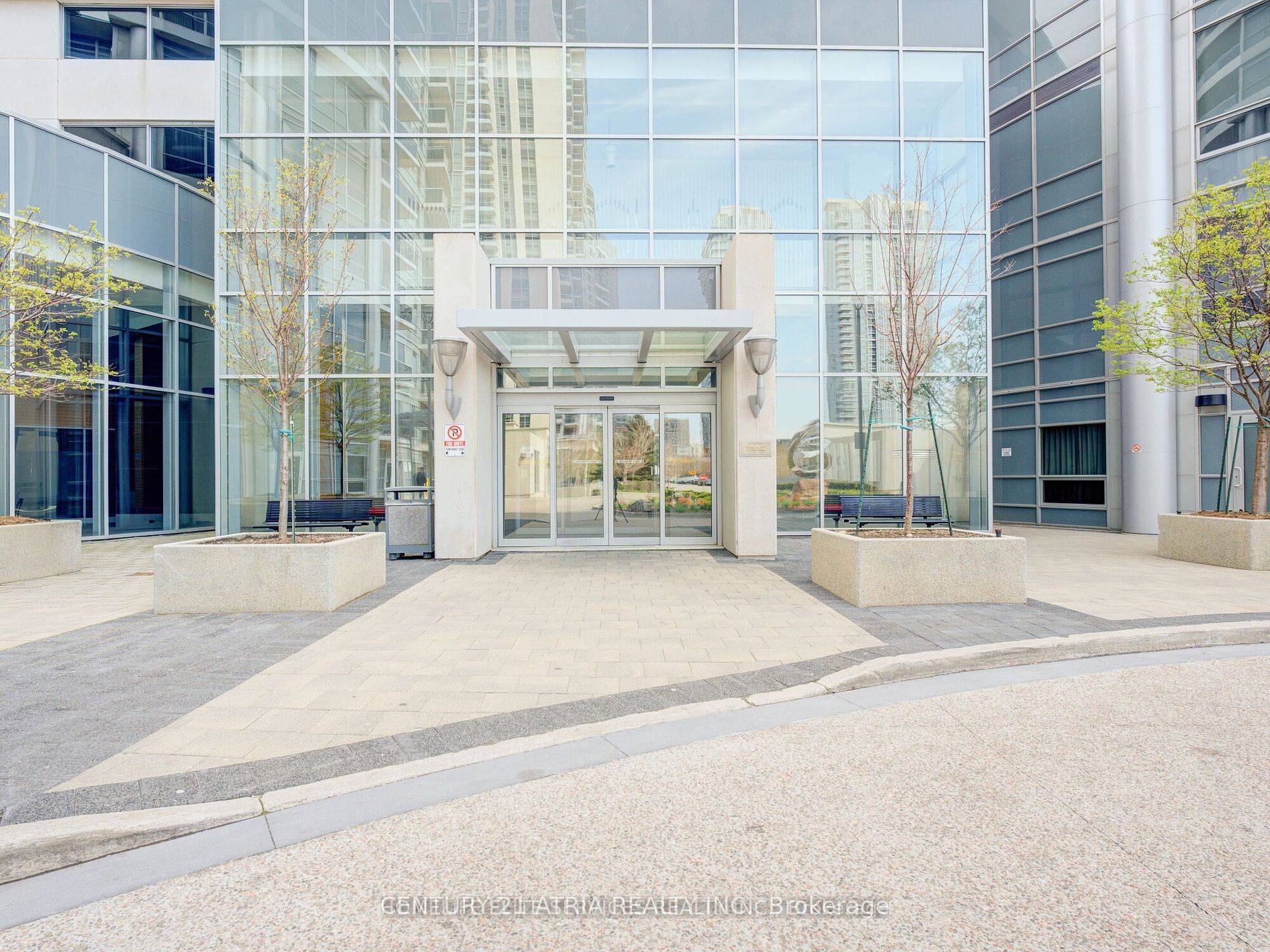 Toronto E07, ON M1S 0G3,125 Village Green SQ #2305