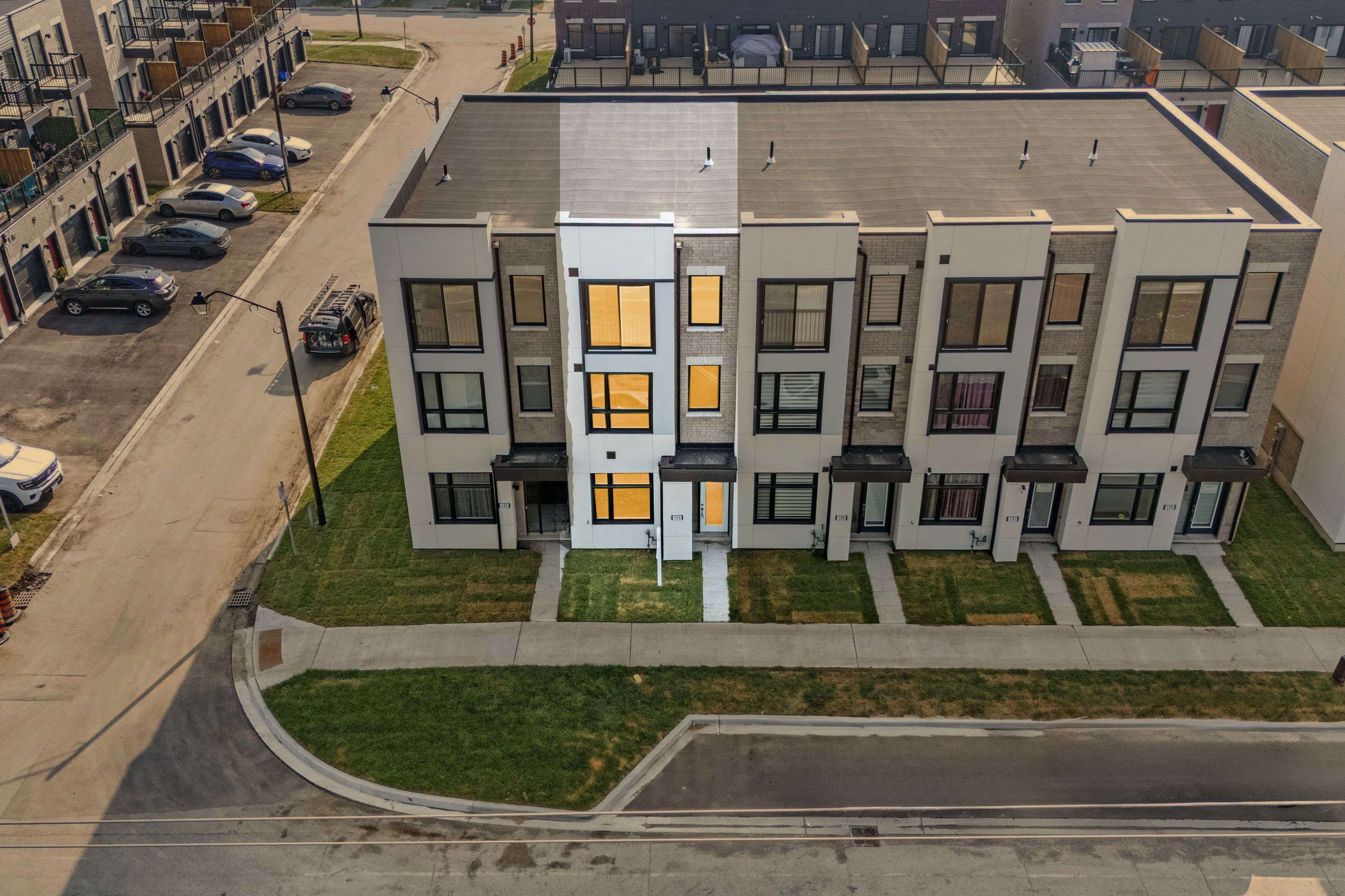 193 Monarch AVE, Ajax, ON L1S 7M3