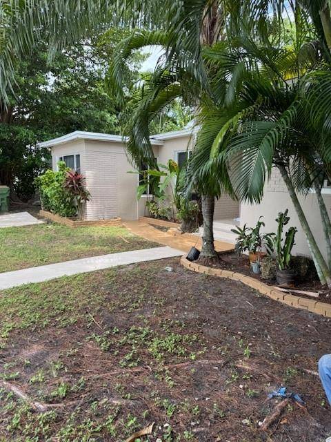 1865 NE 124th St, North Miami, FL 33181