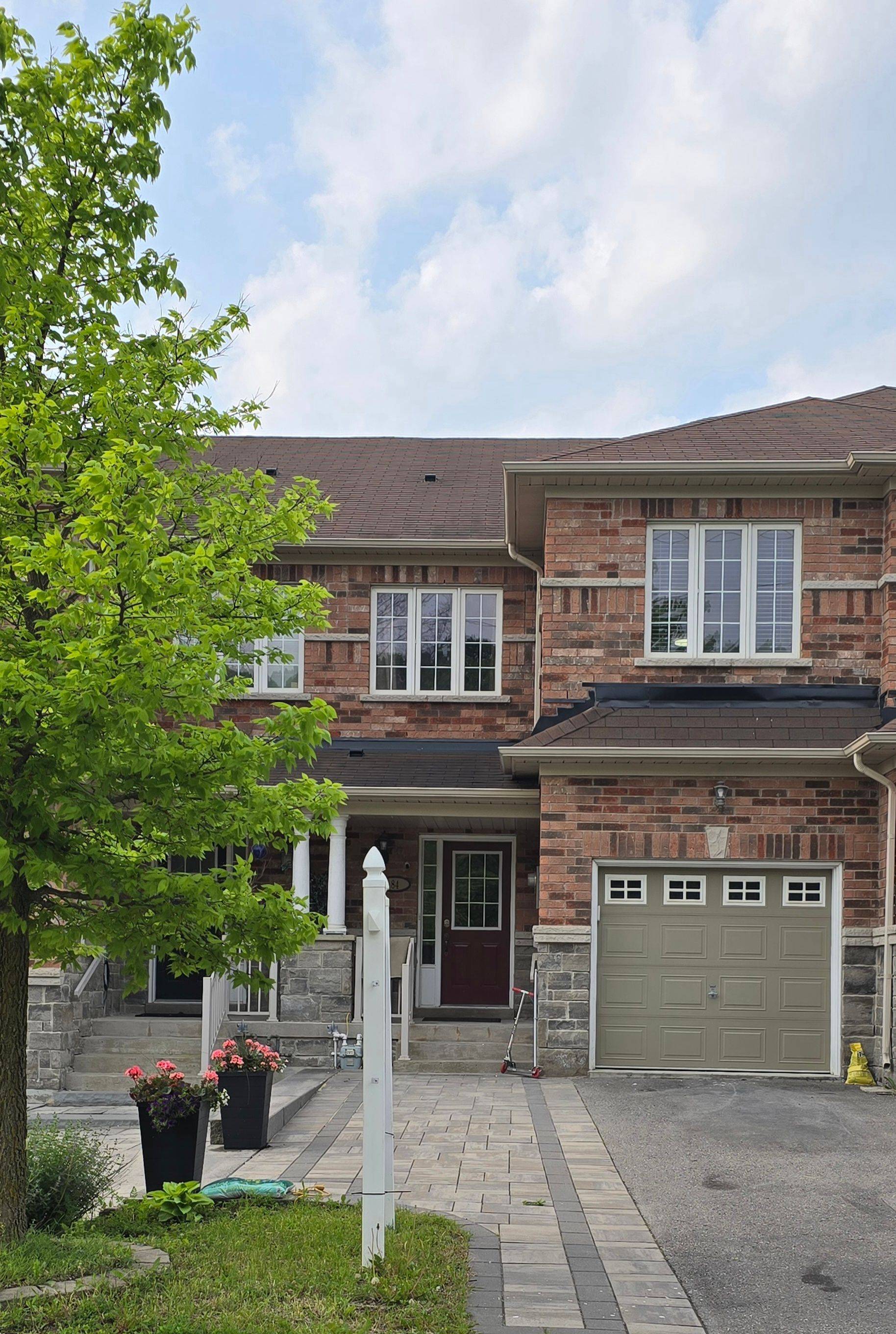 84 Hawkes DR, Richmond Hill, ON L4S 0C4