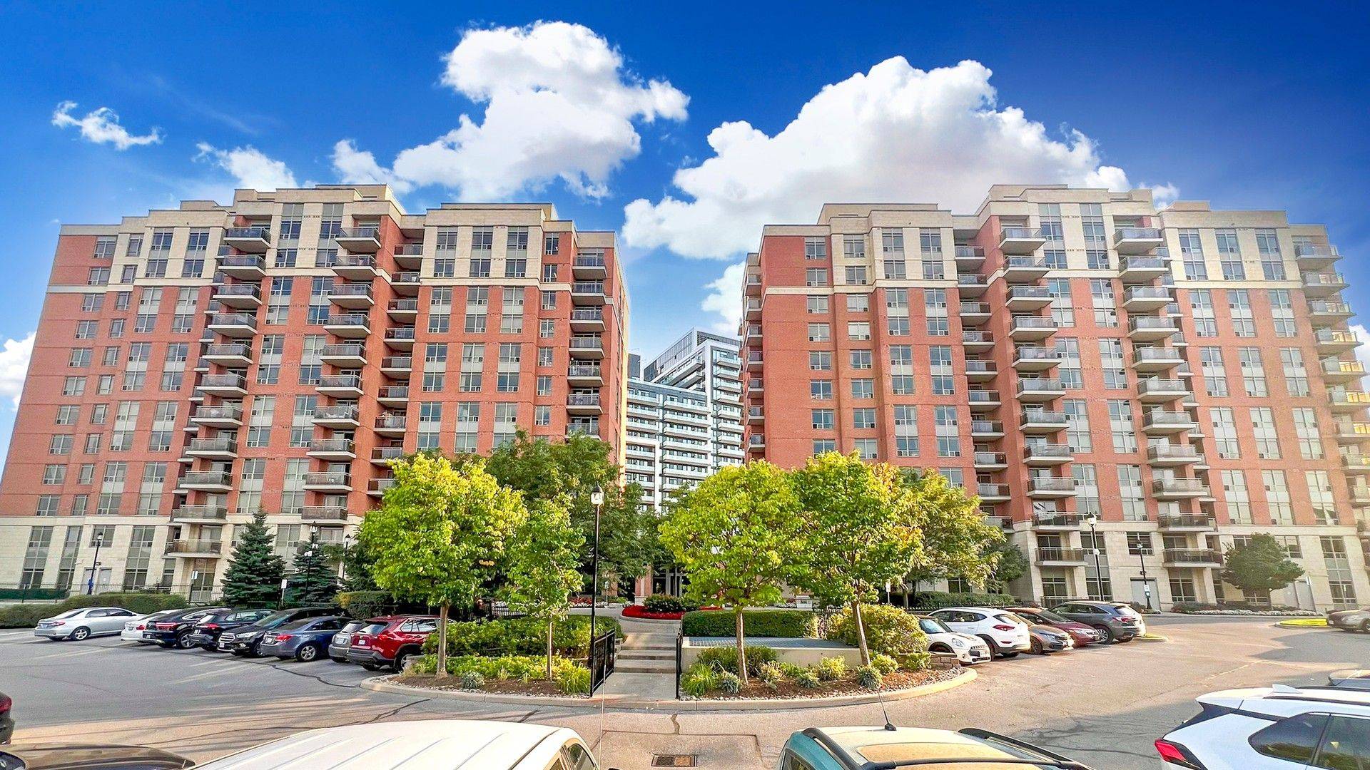 75 King William CRES #612, Richmond Hill, ON L4B 0C1
