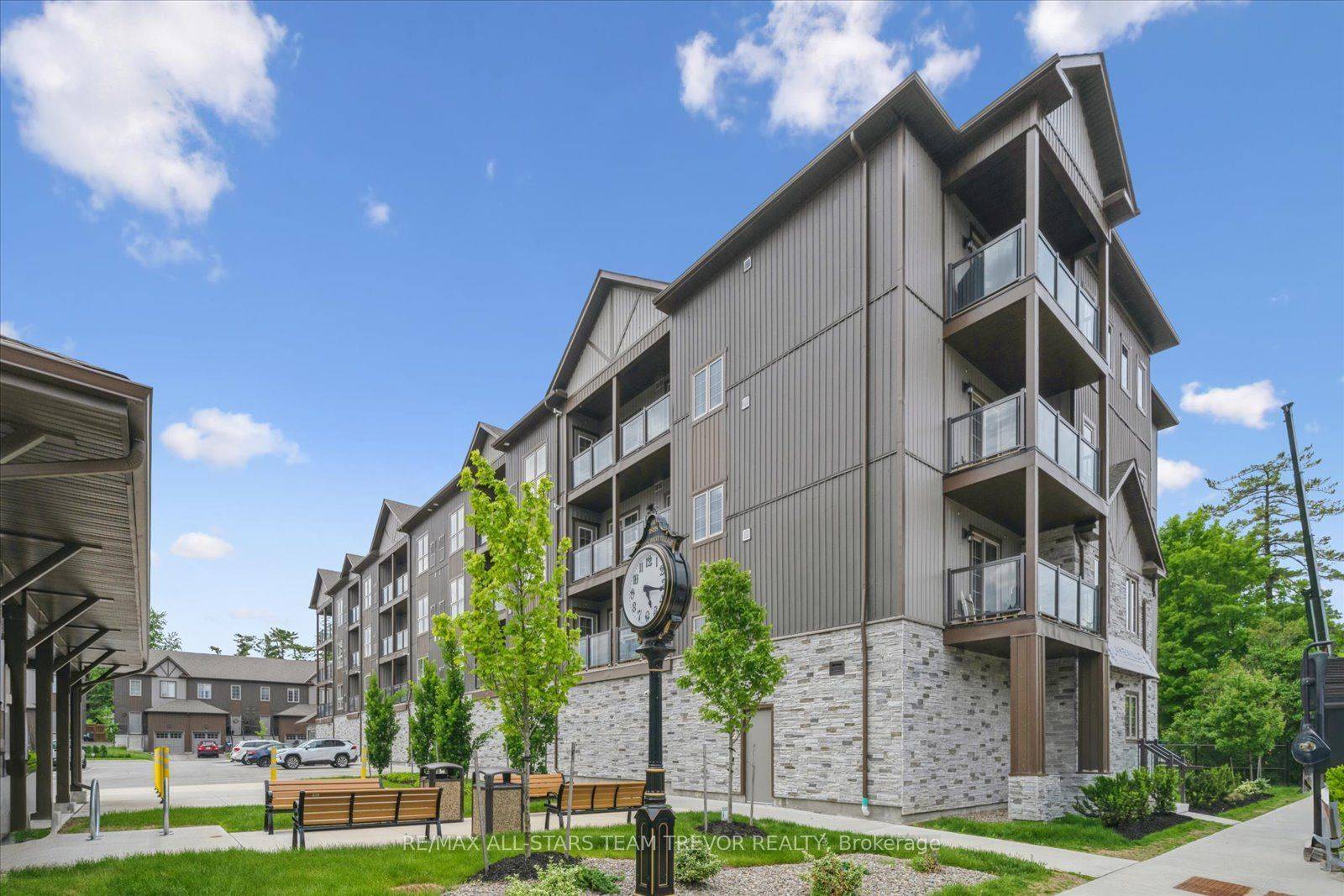 110 Grew BLVD #306, Georgina, ON L0E 1L0