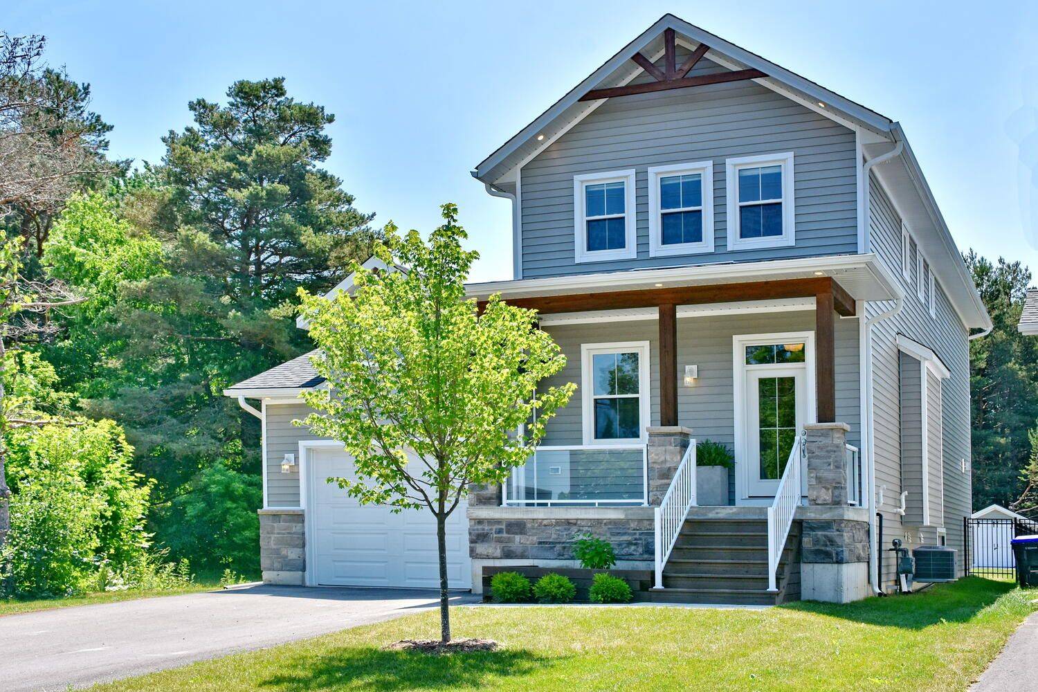 11 LOCKE AVE, Clearview, ON L0M 1S0