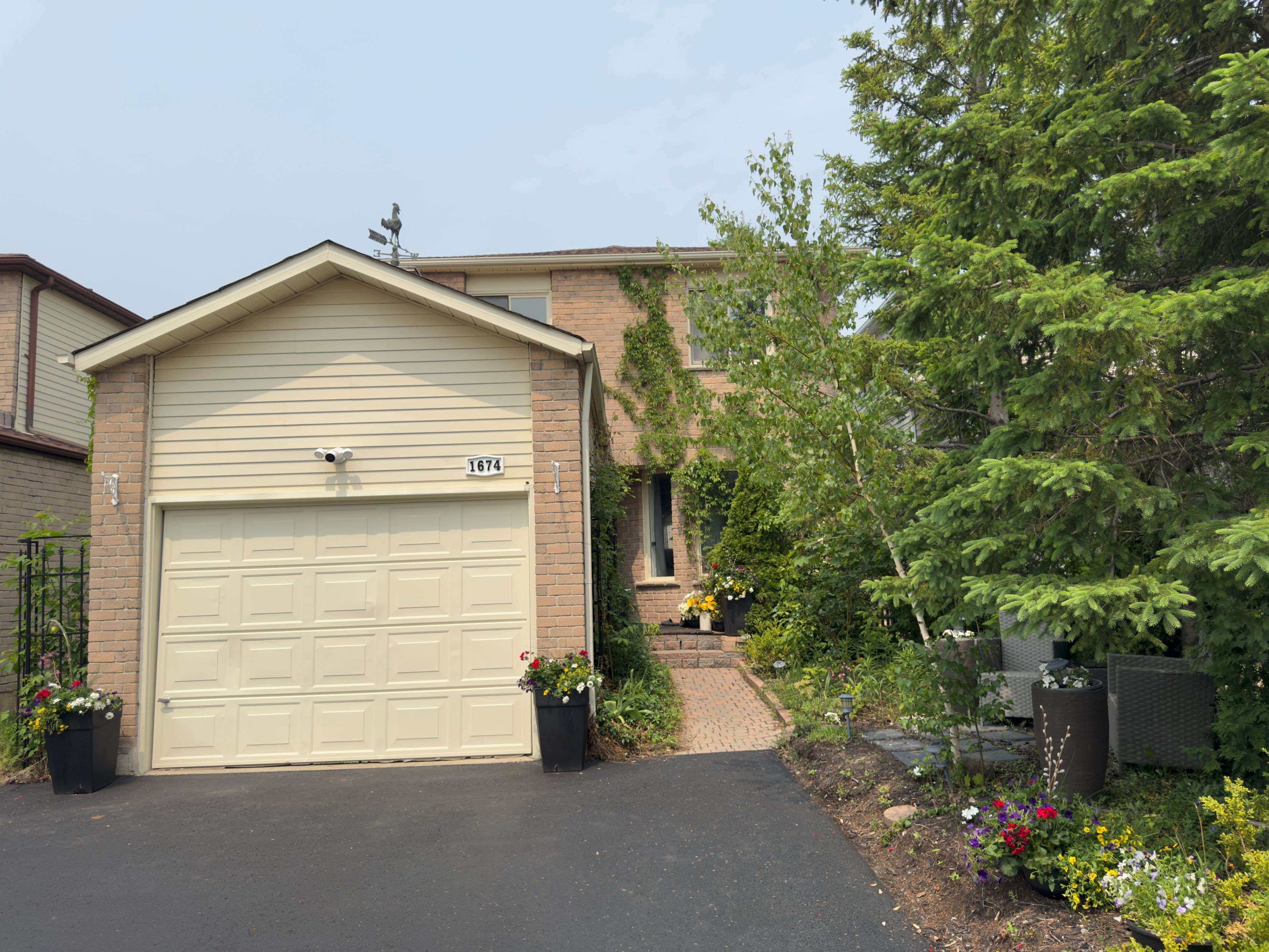 1674 Princelea PL, Mississauga, ON L5M 3P5