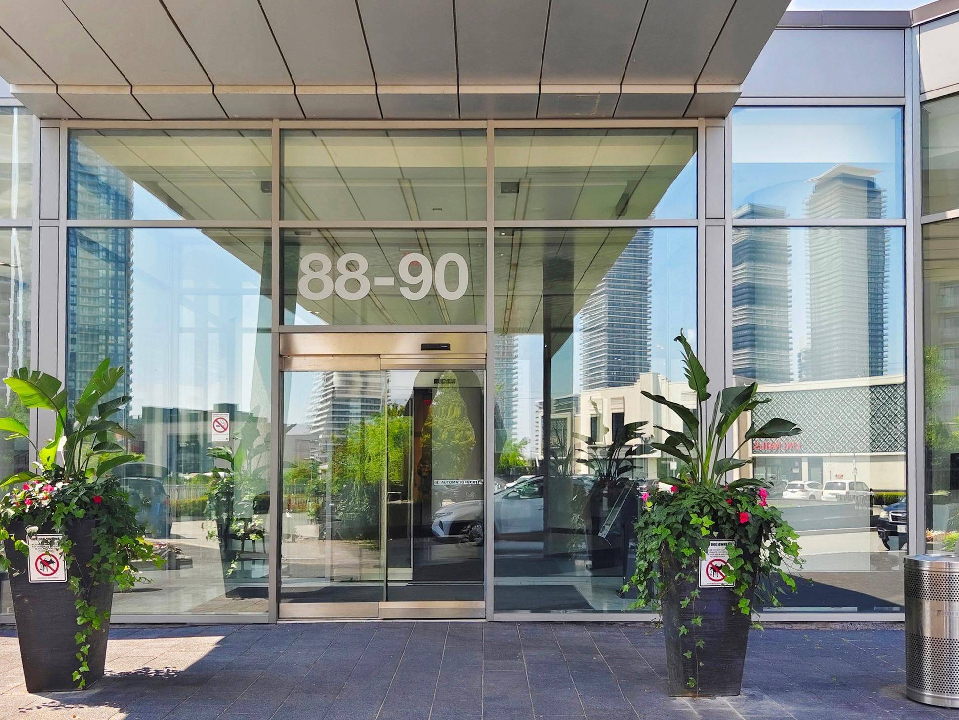 Toronto W06, ON M8Y 0B6,90 Park Lawn RD #1209