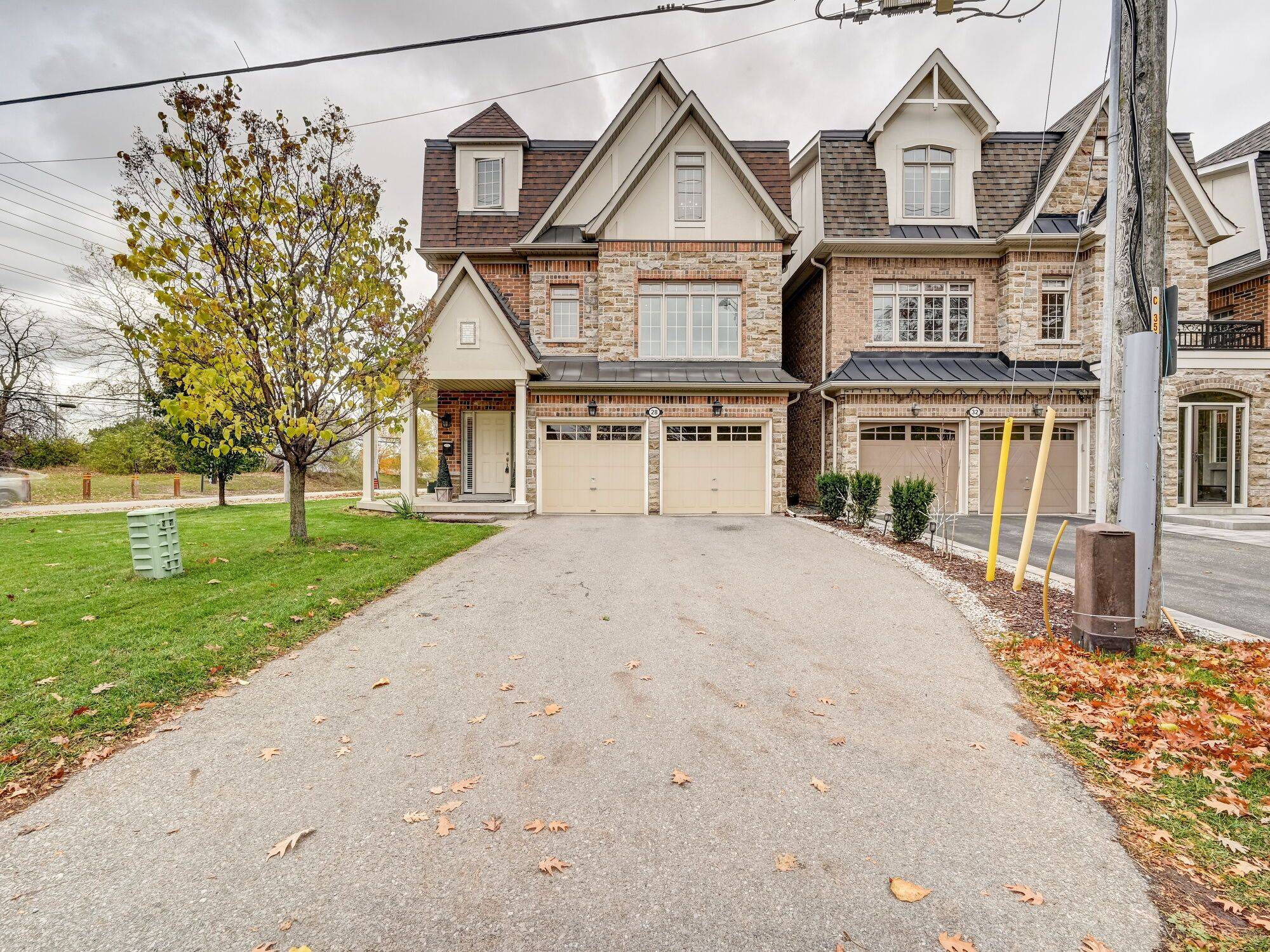 28 Harborn RD, Mississauga, ON L5B 1A4