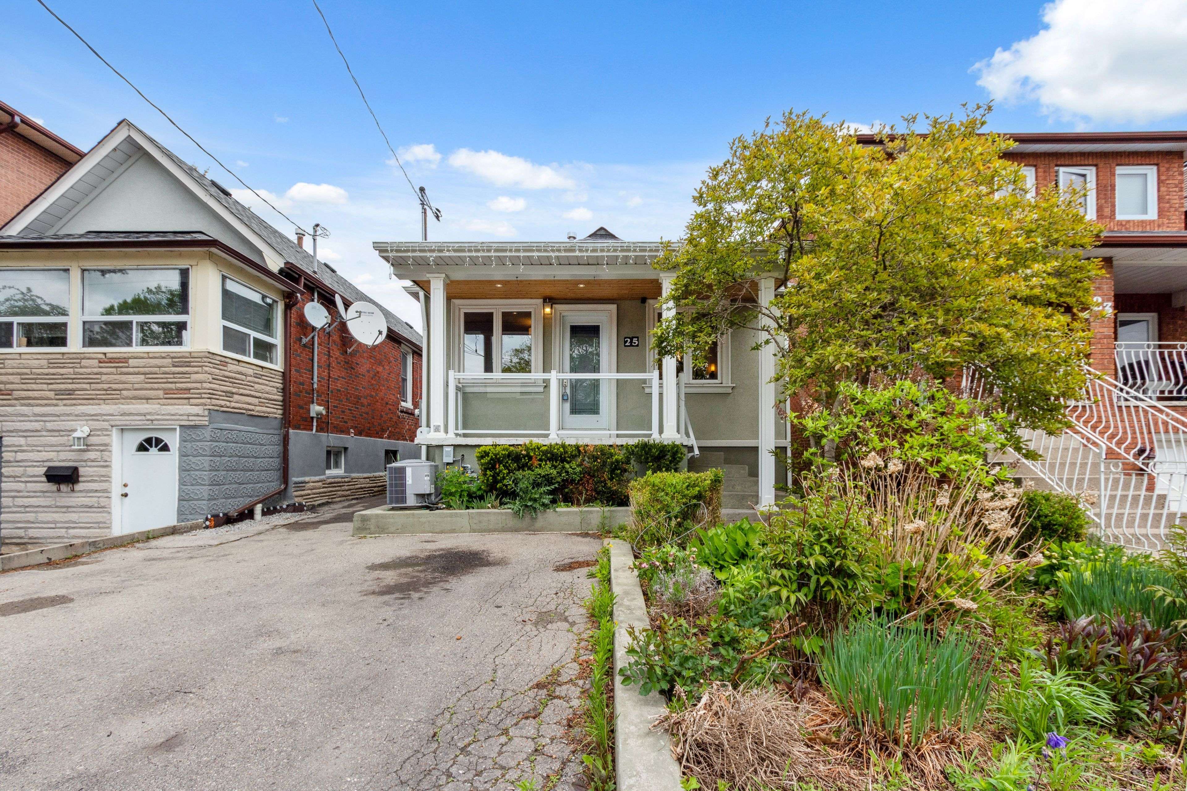 Toronto W03, ON M6E 4E3,25 Branstone RD