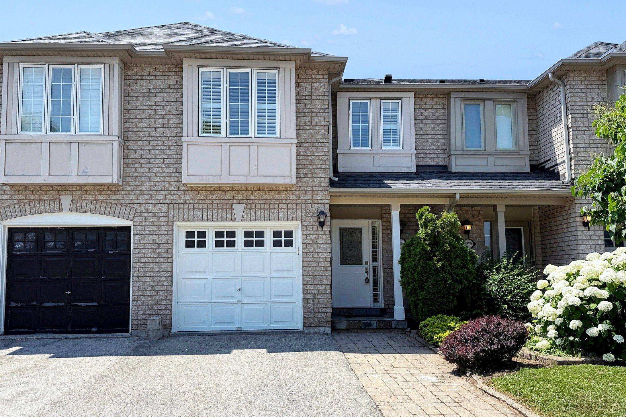 Oakville, ON L6M 4A8,2276 Grouse LN