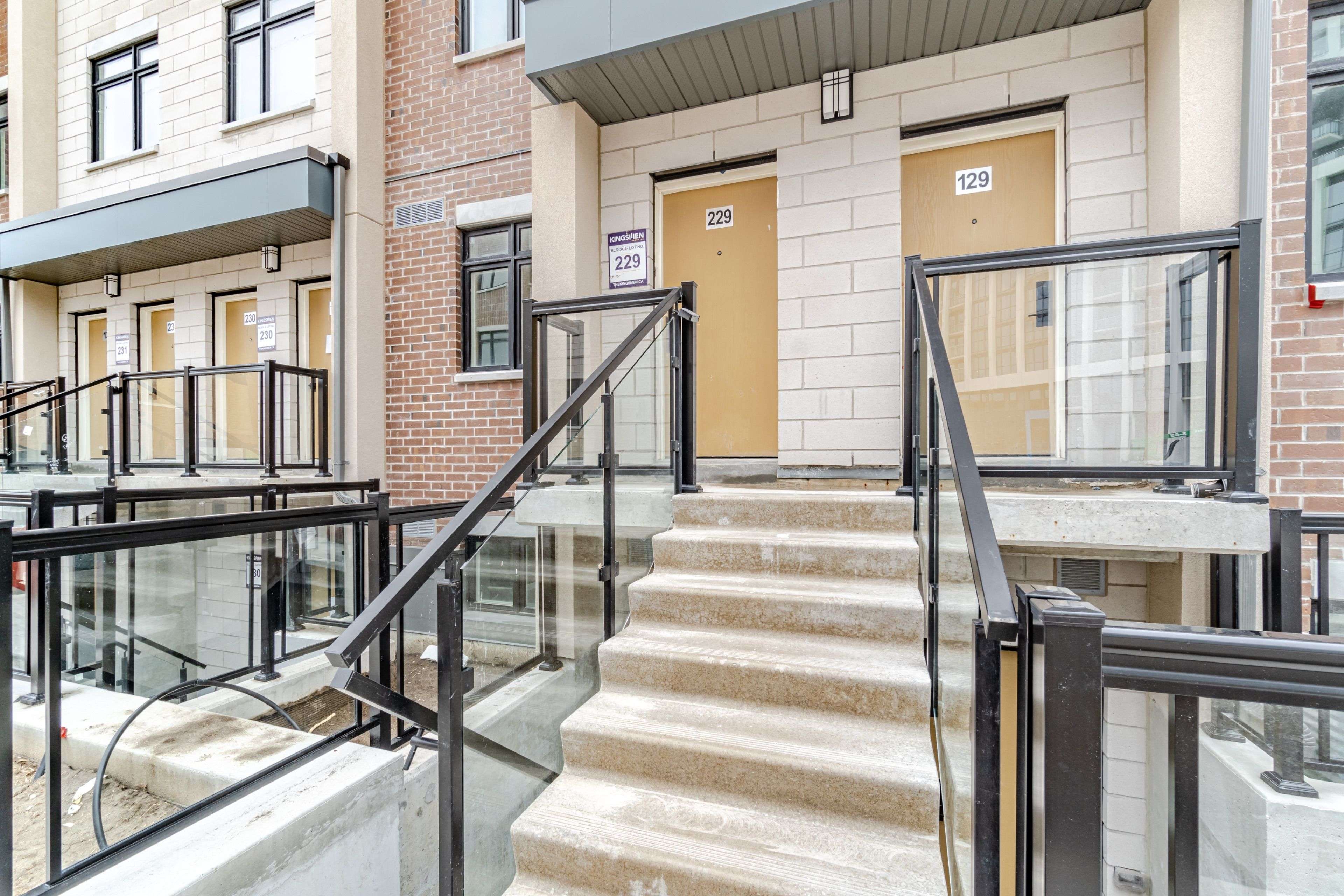Mississauga, ON L5G 0C6,1062 Douglas Mccurdy Comm CT #229
