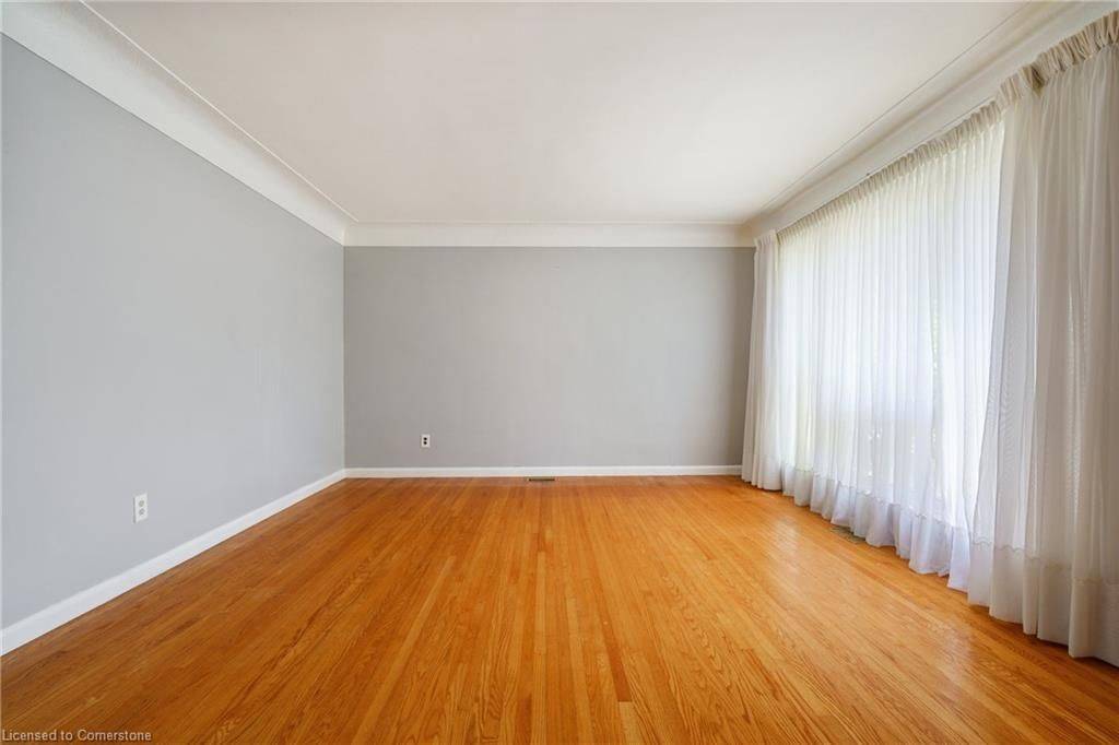 Hamilton, ON L8V 4B8,402 EAST 37TH ST